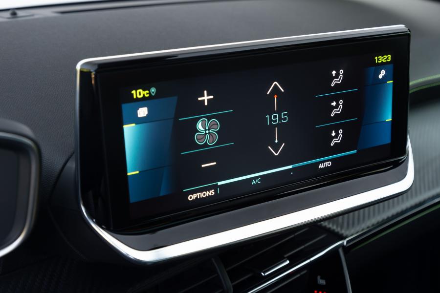 Детали интерьера Peugeot e-2008 GT (Digital White) 2019 года  (WW) (фото 104 из 119)